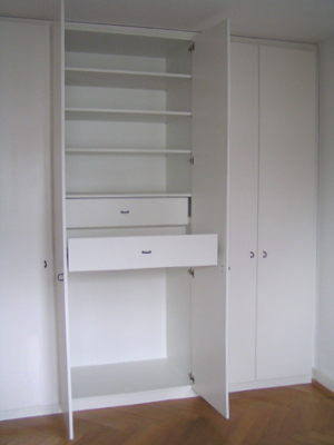 Kleiderschrank